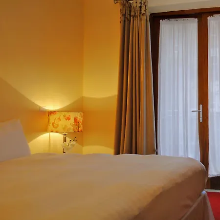 Baggot Court Townhouse Hotel
