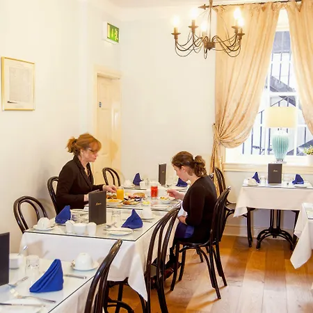 Baggot Court Townhouse 3*