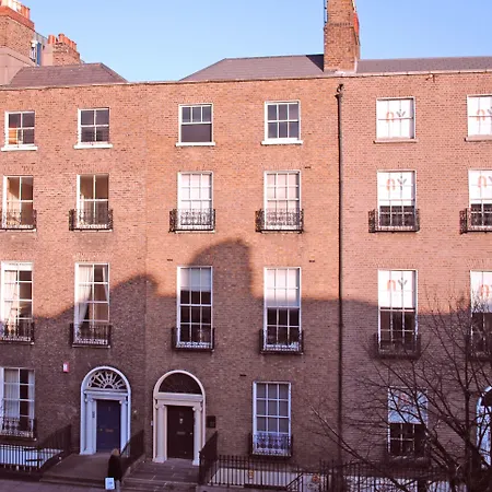 Baggot Court Townhouse 3*