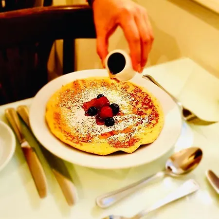 Baggot Court Townhouse 3*