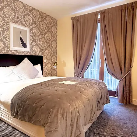 Baggot Court Townhouse Hotel