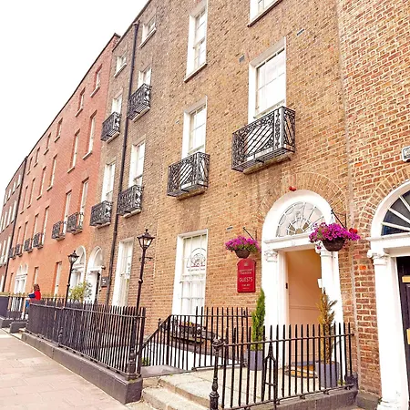Baggot Court Townhouse 3*