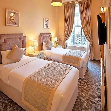 Baggot Court Townhouse Hotel 3*