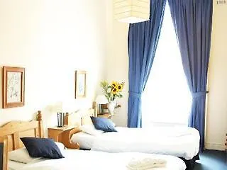 Baggot Court Townhouse 3*